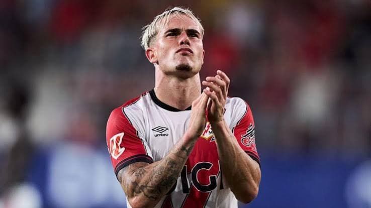 Chelsea intensify pursuit of Pep Chavarria as Xabi Alonso seeks defensive reinforcement. With Marc Cucurella now established at the Bernabéu, the club has tabled an improved offer for the Rayo Vallecano left-back.