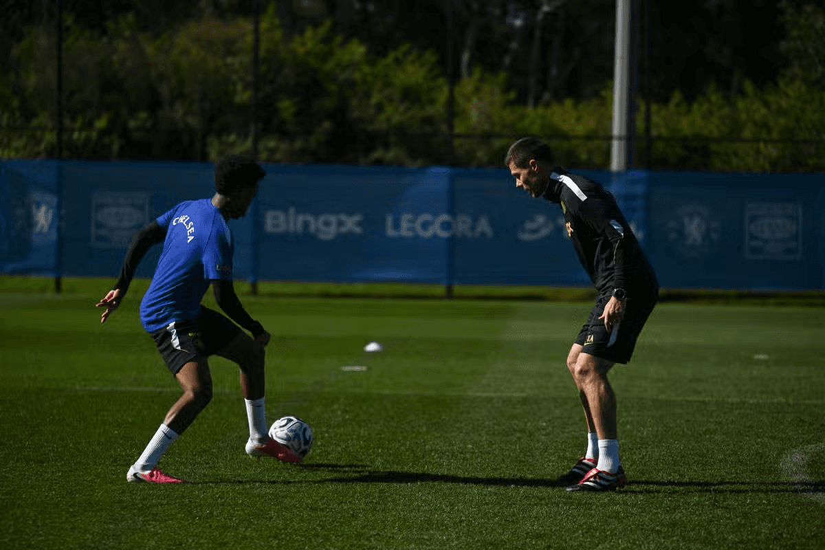 Inside the Chelsea pre-season: Xabi Alonso’s hands-on approach and new arrivals in Hong Kong. As the squad transitions from Sydney to Hong Kong, Xabi Alonso’s tactical fingerprints are already visible, with new faces joining the fold for the next phase of the tour.